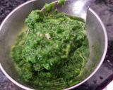 A picture of step 2 of Lasooni palakh paneer.