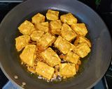 A picture of step 4 of Paneer tawa fry.