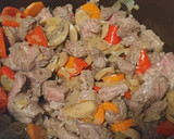 Foto del paso 3 de la receta: Carne en salsa con verduras
