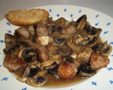 Foto del paso 11 de la receta: Champiñones con dientes de ajo y longanizas blancas