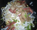 Foto langkah ke 3 dari resep Kwetiau Goreng Simple & Praktis.