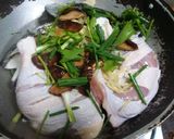 รูปขั้นตอนการทำที่ 2 ของ น่องไก่นึ่งหัวปลาแซลมอน