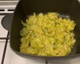 Foto del passaggio 2 della ricetta Tortino di zucchina alla poverella veloce in pentola