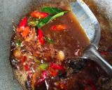 Foto langkah ke 3 dari resep Telur Ceplok Kecap Pedas.