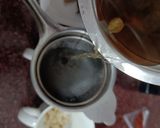 A picture of step 3 of Kashmiri kehwa.