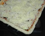 Foto del paso 4 de la receta: Pizza con los bordes rellenos de sobrasada 😋