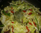 Foto del paso 3 de la receta: Repollo con chiles y cebolla morada