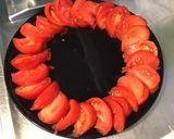 Une image de l'étape 2 de Salade de tomates marmande à l'ail noir et mozzarella di buffala.