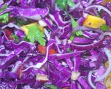 Foto del paso 2 de la receta: Solomillo marinado con col morado, frutas dulces y más