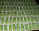 Foto langkah ke 3 dari resep Kue kering Sagu pandan keju.