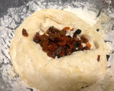 Foto del paso 2 de la receta: Pizza con masa de aceituna negra y tomate seco con un toque ahumado