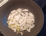 Foto del paso 1 de la receta: Berenjena con tofu, aguacate, guisantes y feta