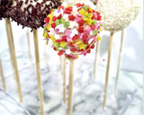 Foto del paso 3 de la receta: Piruletas de vainilla bañadas con chocolate blanco