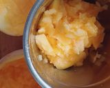 A picture of step 2 of Muskmelon Orange jam.