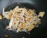 รูปขั้นตอนการทำที่ 5 ของ ข้าวผัดไข่หมูต้มเค็ม