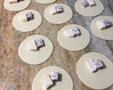 Foto del paso 1 de la receta: Empanadas de queso y membrillo