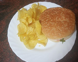 Foto del paso 3 de la receta: Hamburguesa de pescado empanado, ensalada remolacha y huevo duro