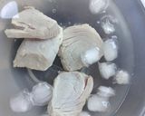 A picture of step 2 of Zuke-Maguro(tuna) donburi (bowl).