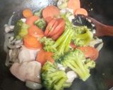 Foto del paso 3 de la receta: Pollo con brócoli al estilo thai