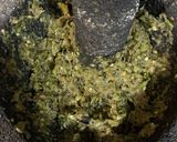 Foto del paso 2 de la receta: Salsa verde molcajeteada picante