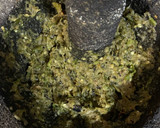 Foto del paso 2 de la receta: Salsa verde molcajeteada picante