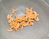 A picture of step 3 of Dry prawn fry.