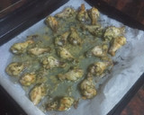 Foto del paso 2 de la receta: Muslitos de pollo al ajillo al horno con papas fritas
