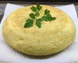 Foto del paso 4 de la receta: Tortilla de patatas rellena de jamón y queso