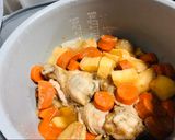 รูปขั้นตอนการทำที่ 2 ของ ไก่อบหม้อหุงข้าว