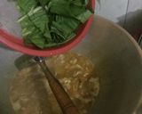 Foto langkah ke 4 dari resep Tumis Bakso Sosis Telur & Sawi Hijau.