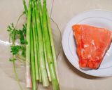 Hình bước làm 1 của món Cá hồi áp chảo sauce cam