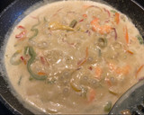 Foto del paso 3 de la receta: Tallarines con gambas al curry verde