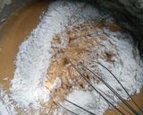 Foto langkah ke 2 dari resep Palm Sugar Steamed Cake.