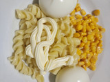Fideos con choclo y huevo
