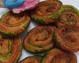 तिरंगा स्पाइसी भाकरवड़ी(Tirangaa spicy bhakarwadi recipe in Hindi) रेसिपी चरण 7 फोटो