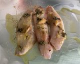 Une image de l'étape 6 de Filets de dorade à l’ail frais mariné, citron vert et coriandre.
