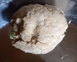 A picture of step 3 of Mooli parantha.