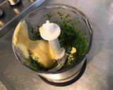 Une image de l'étape 3 de Sauce salade moutarde,avocat et persil.