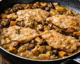 Foto del passaggio 4 della ricetta Scaloppine di vitello ai funghi misti