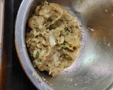 A picture of step 2 of Aloo suji toast.