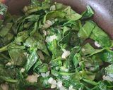 Foto del paso 3 de la receta: Burritos de requesón con espinacas y pechuga
