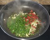 Foto del paso 2 de la receta: Coles de Bruselas al ajillo