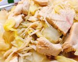 Hình bước làm 1 của món Cải thảo xào ức gà