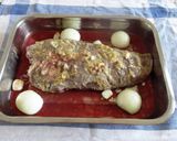 Fokhagymás marhasült, fűszeres almával recept fázis 2 fotója