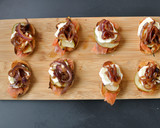 Foto del paso 2 de la receta: Tostas de Salmón y pera