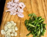 Foto del paso 2 de la receta: Revuelto de gambas al ajillo y trigueros frescos