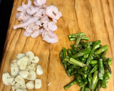 Foto del paso 2 de la receta: Revuelto de gambas al ajillo y trigueros frescos