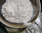 Foto langkah ke 3 dari resep Bolu pisang kukus.