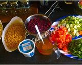 A picture of step 1 of Salad in a Jar:.