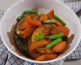 Foto langkah ke 4 dari resep Semur Wortel Telur Ceplok.